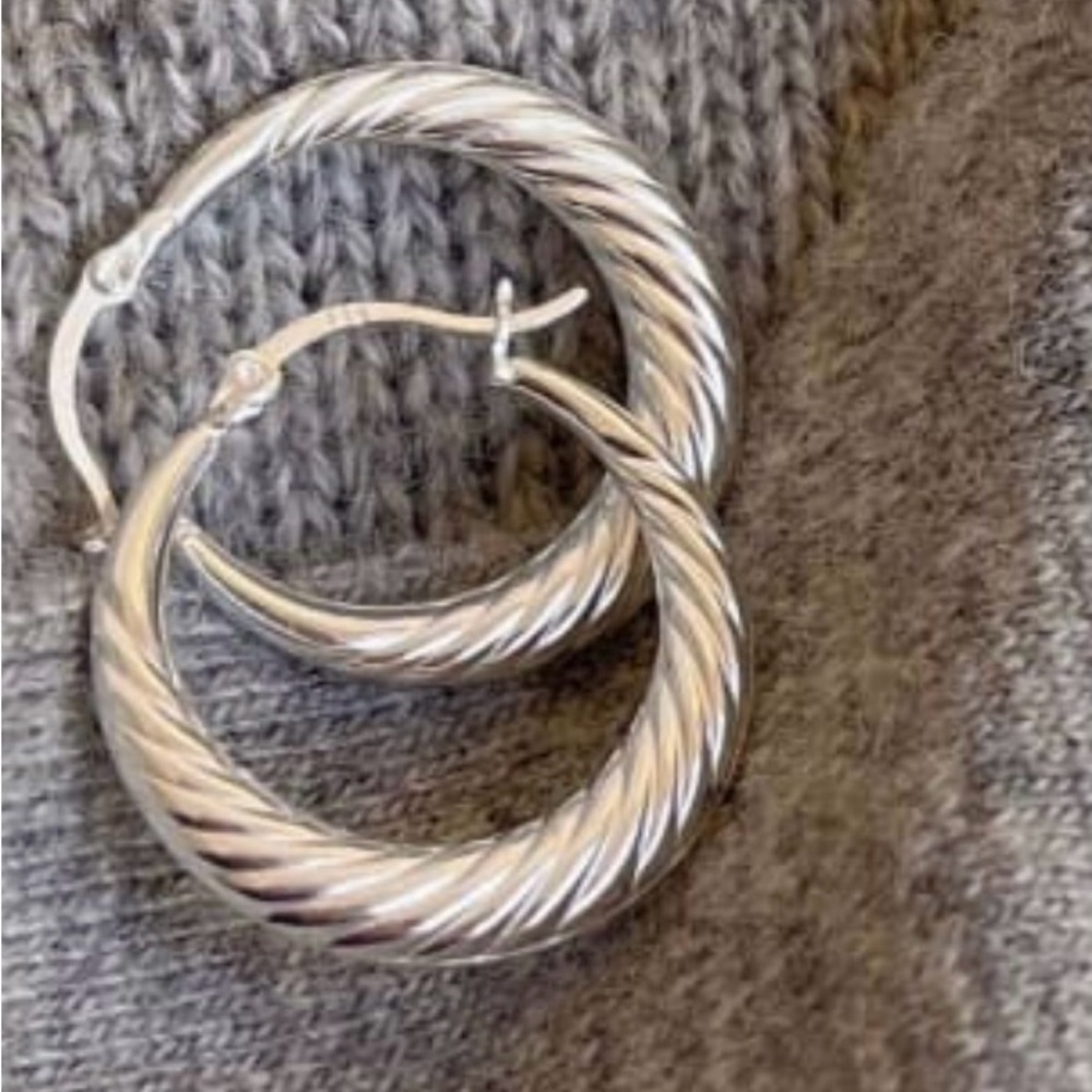925 Sterling Silver Round Hoop Earring E13-3132